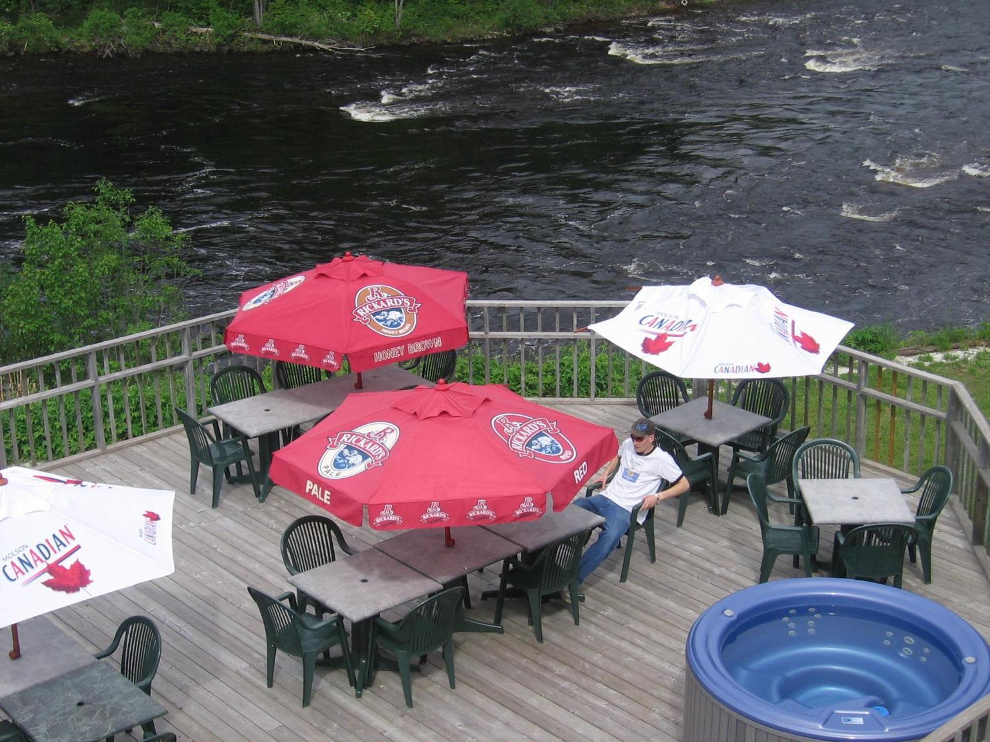 Petawawa River Inn & Suites Exterior foto